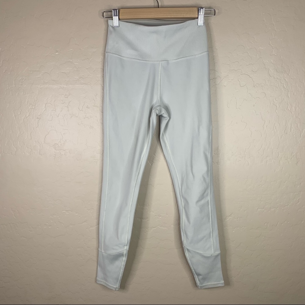 Alo Yoga Alosoft High-Rise 7/8 Lounge Leggings Size Small in Winter White